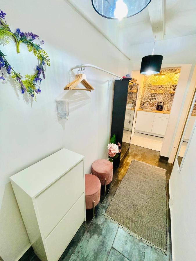 Private Place To Stay Self Check In-Nonstop- Netflix-Wifi Resita Eksteriør billede